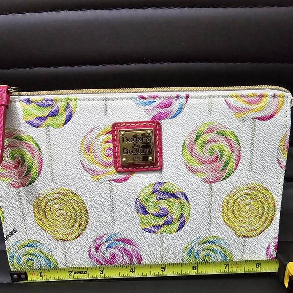 Dooney & Burke Rare Hard to find Lollipop crossbody/ clutch. Excellent condition - Picture 12 of 15